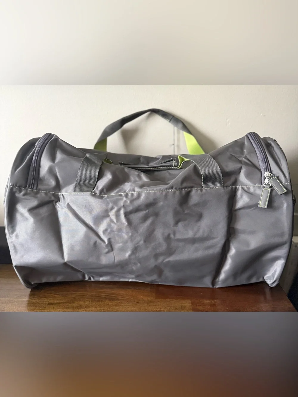 Kenneth Cole Reaction Duffle Large Gym Tote Gray Grey Bag Zipper Green Durable